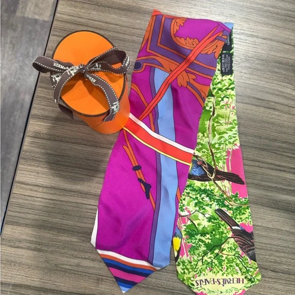 Hermes Silk Twilly - Picture 8 of 10